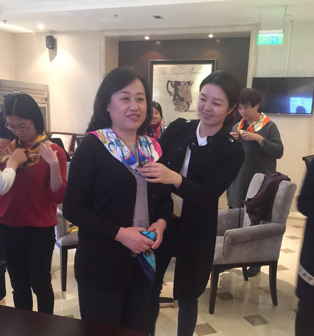 北京教育音像报刊总社组织女员工在北京市劲松职业高中参加综合素质提升培训