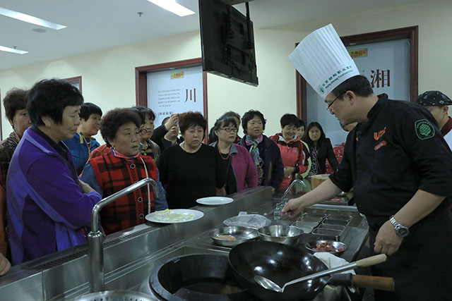 贴近需求，体验学习，品尝幸福 ——北京市劲松职业高中开展常营乡社区居民清真菜系列培训