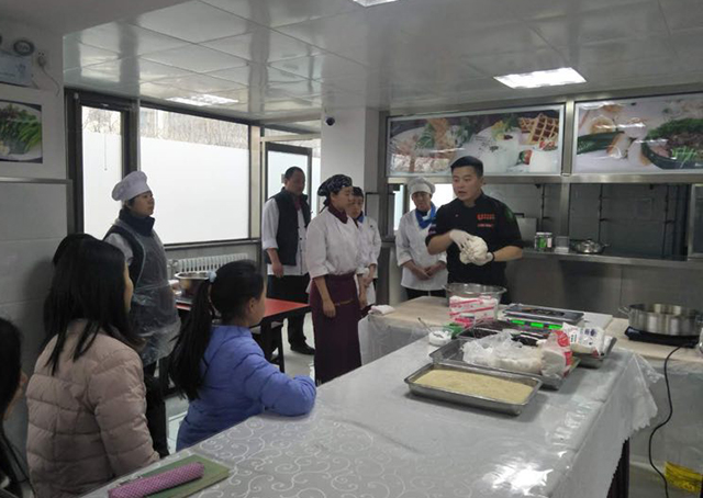 “庆三八妇女节”培训活动之二： 女老师们您辛苦了——北京市劲松职业高中为八十中学白家庄校区女教师开展“庆三八”培训活动