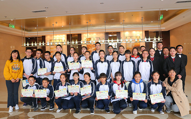 北京市第十七中学学生在北京市劲松职业高中参加职业体验活动