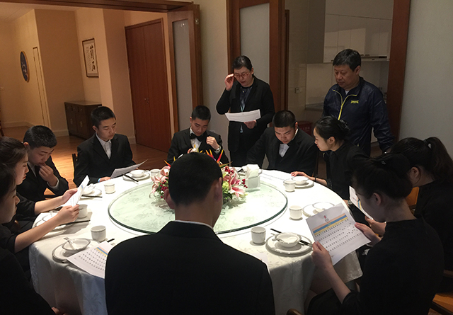 劲松职高高星级酒店运营与管理专业学生完成北京教育学会2018年会服务任务