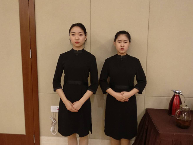 劲松职高高星级酒店运营与管理专业学生完成北京教育学会2018年会服务任务