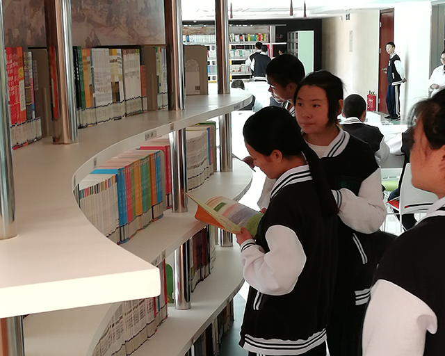 劲松职高常营校区图书馆完成服务升级