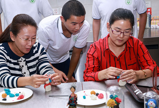 北京市劲松职业高中举办2018年中秋节DIY体验活动
