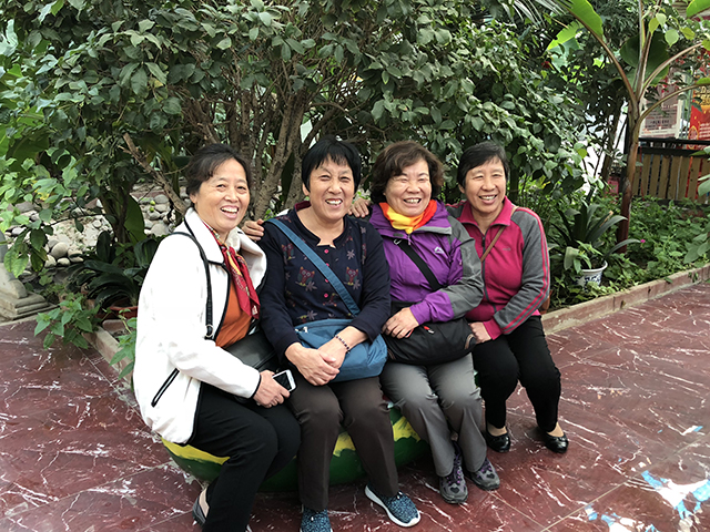 北京市劲松职业高中组织退休教职工重阳节主题实践活动