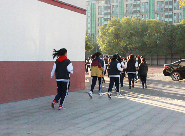 增强责任意识 注重生命安全 ——北京市劲松职业高中组织紧急消防疏散演习