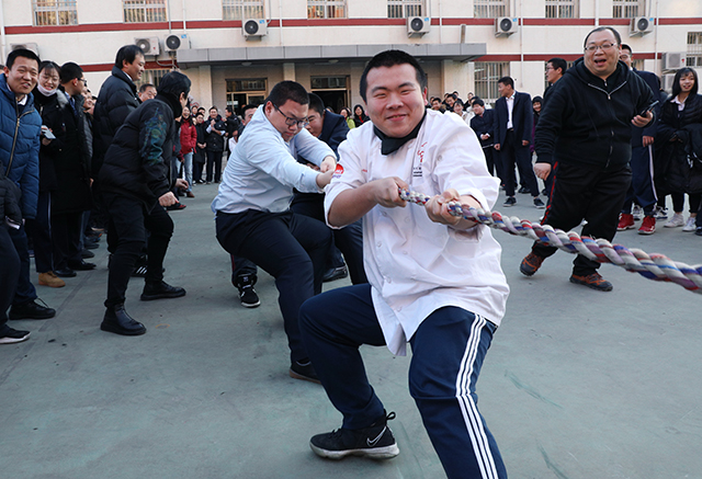 一条绳，一条心，一份担当 ——北京市劲松职业高中举行“凝心聚力 共创未来” 主题拔河比赛