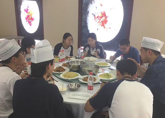 让自己成为生活的强者—— 北京四中国际校区学生中餐培训活动