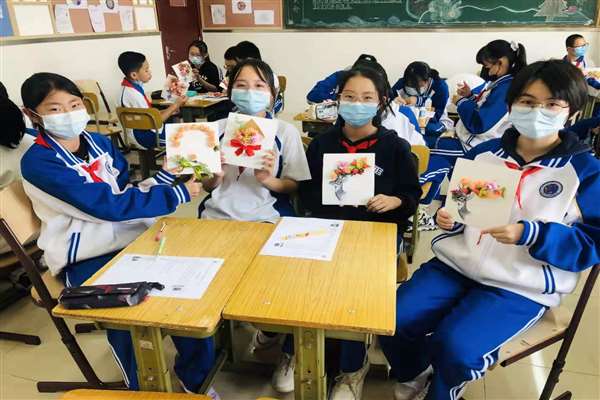 北京市劲松职业高中为朝阳区两所中学举办劳动教育课