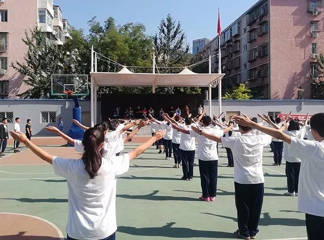 劲松职高新源里校区举办第二届“阳光体育月”广播操比赛